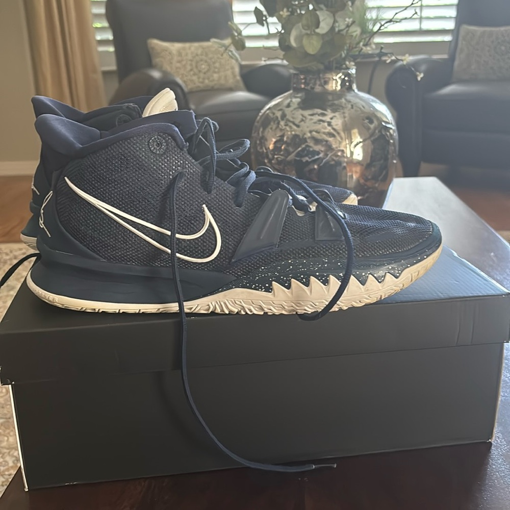 NIKE KYRIE 7 MIDNIGHT NAVY USED